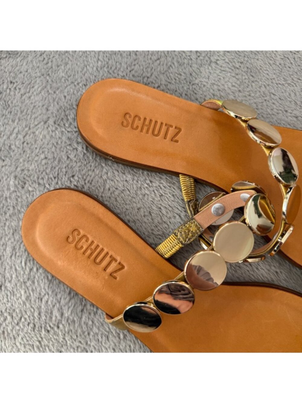 Schutz Acacia Flat Sandals Slip On Shoes Womens 7 Gold Medallions - Picture 2 of 4